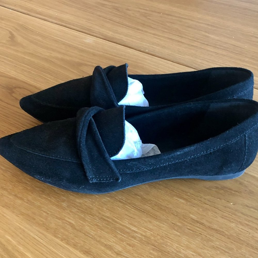 Like new Steve Madden Black Suede Flats SIze 7m
